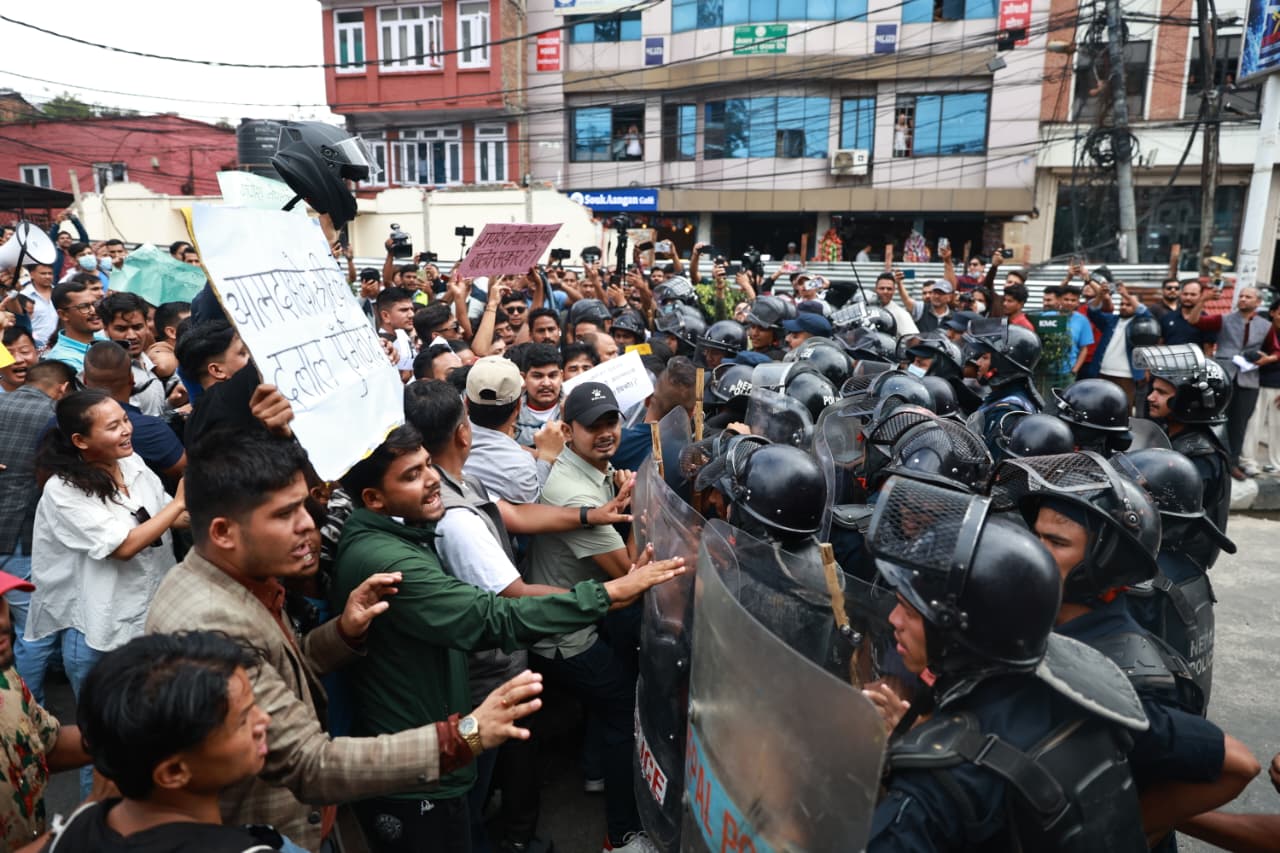 maitithar-students-protest-83-3-26 (13).jpeg